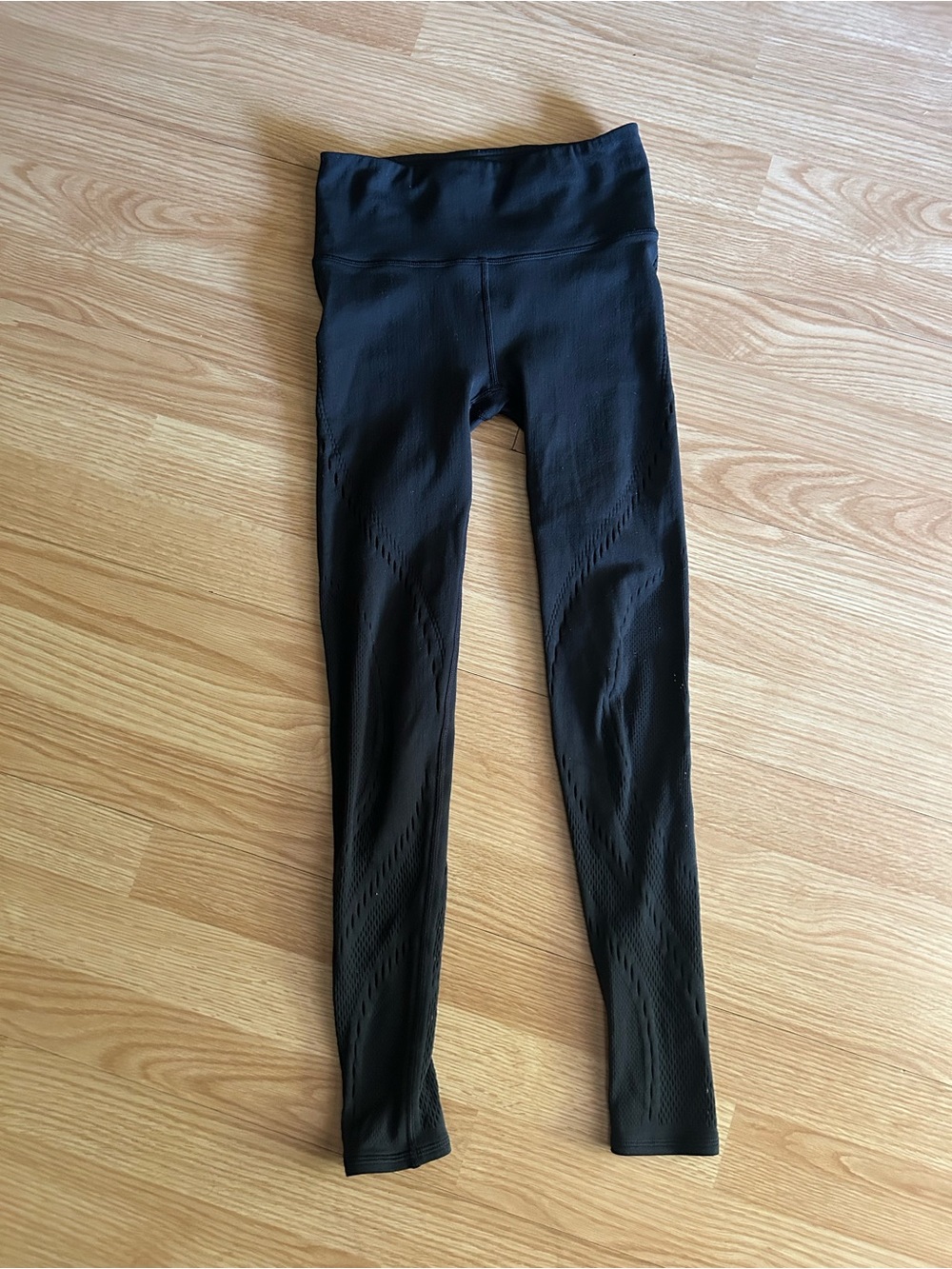 Lululemon Black Reveal 7/8 Tights Leggings Size 4